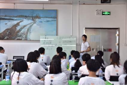 【河北省真正意义上实现小班授课的画室——顺天画院】✴️全省范围内
唯一专注艺考生文化课培训的学校
唯一教管分离人性化管理的 