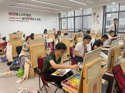 杭州吴越画室今日每月一度的月考，检验七月份的教学和学习成果，同学们加油💪 