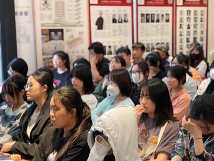 富阳消防局给吴越的同学们上了一堂消防安全课程普及，让同学们提高安全防范意 